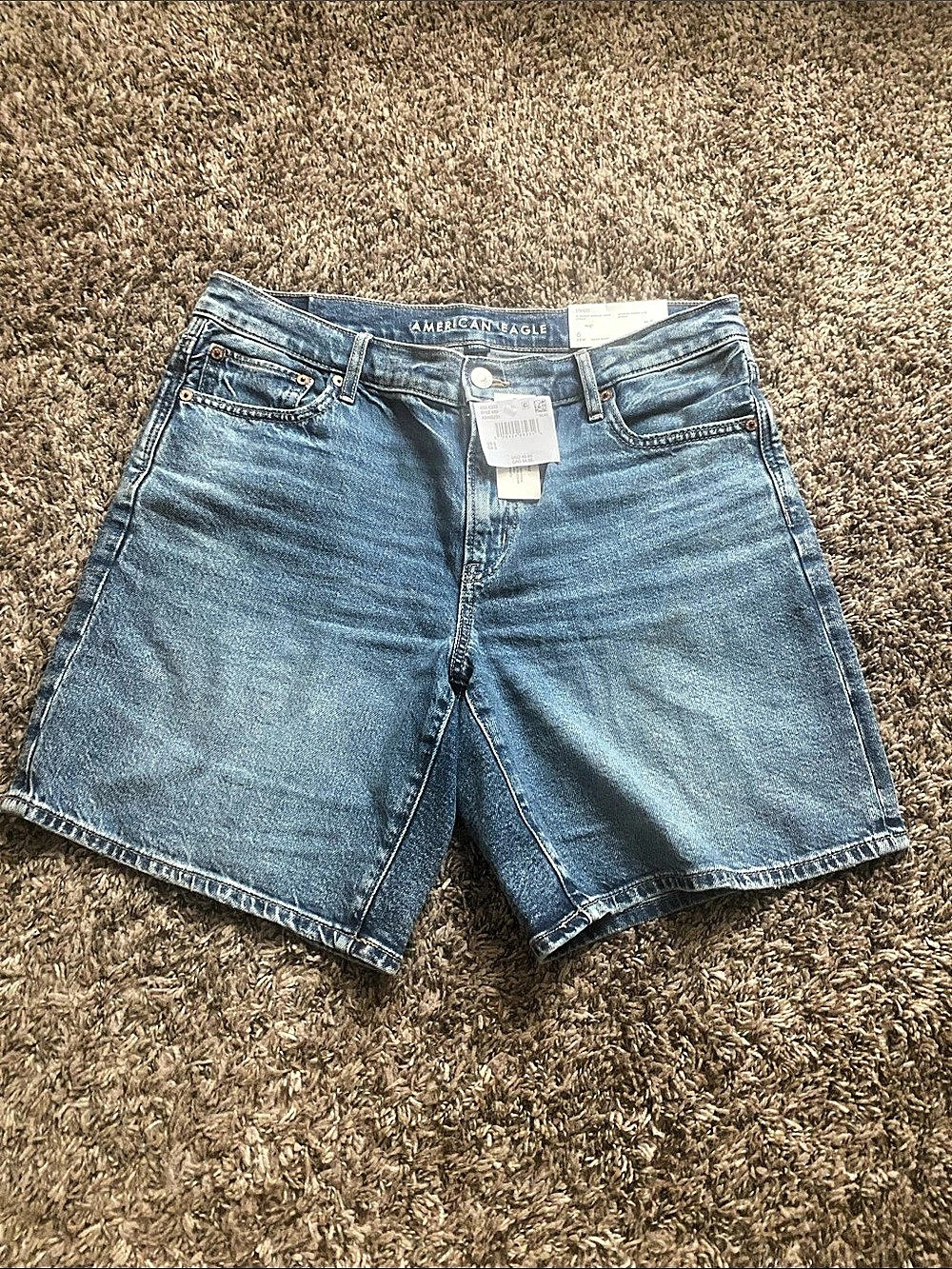American Eagle Strigid Women’s Denim Jean Shorts Blue size 6 (Waist 28) NWT